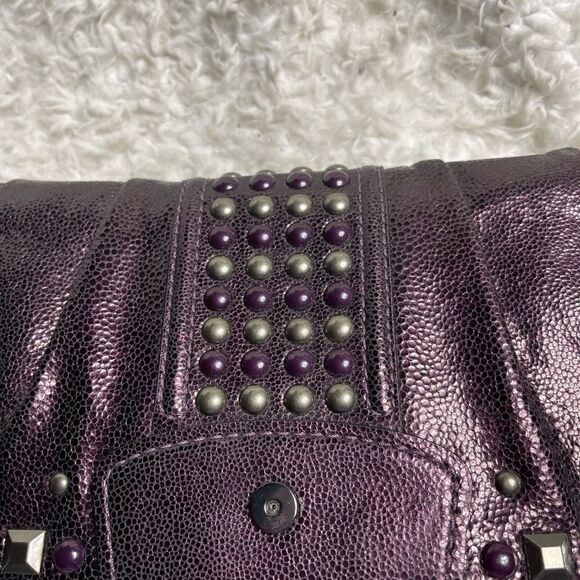 Coach Kristin Studded Clutch crackled
Metallic Aubergine leather. - Picture 4 of 9